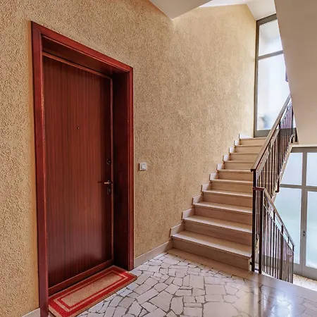 Apartament Guesthost - Cadelpiero - Near The *