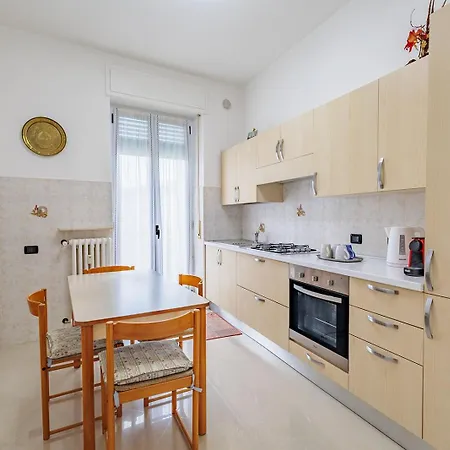 Guesthost - Cadelpiero - Near The Apartamento