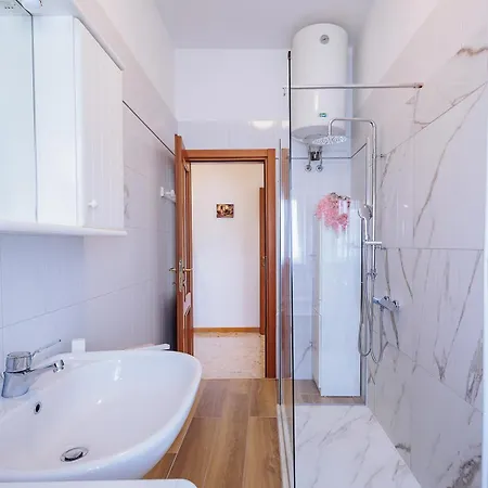 Appartement Guesthost - Cadelpiero - Near The Bergame